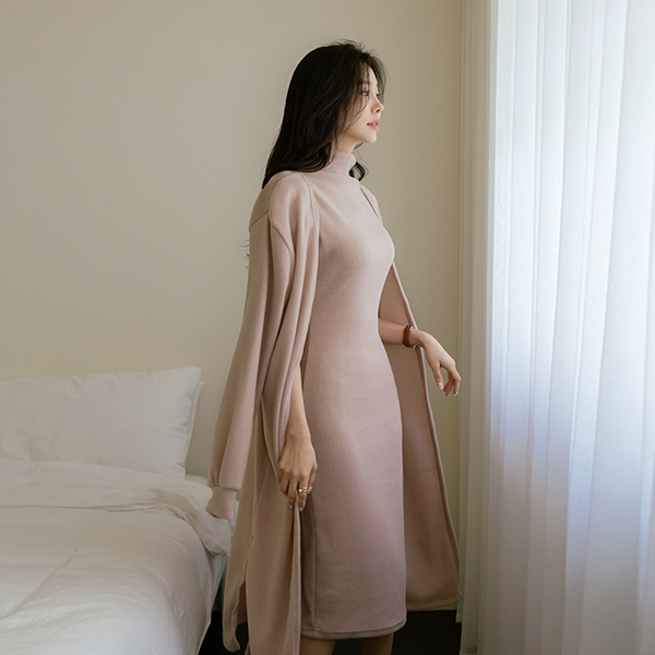 桃皮拉绒 日 情调 半高领 连衣裙