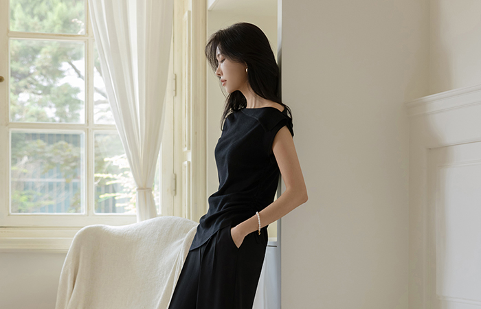 短上衣 露肩 开衩 褶皱 针织衫