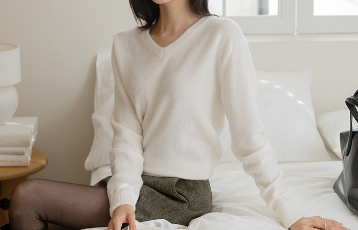 Julia 폭닥 V字领 针织衫