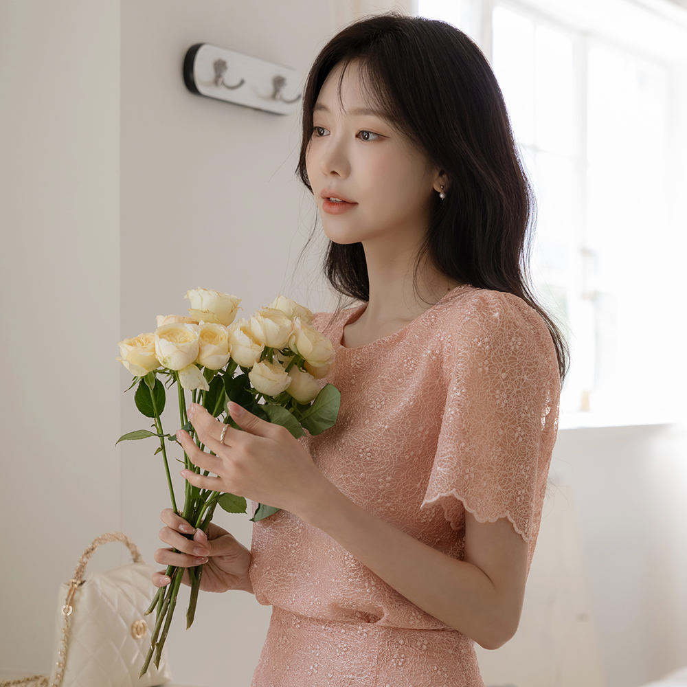 女性化的 蕾丝 波浪卷 Set-up 罩衫