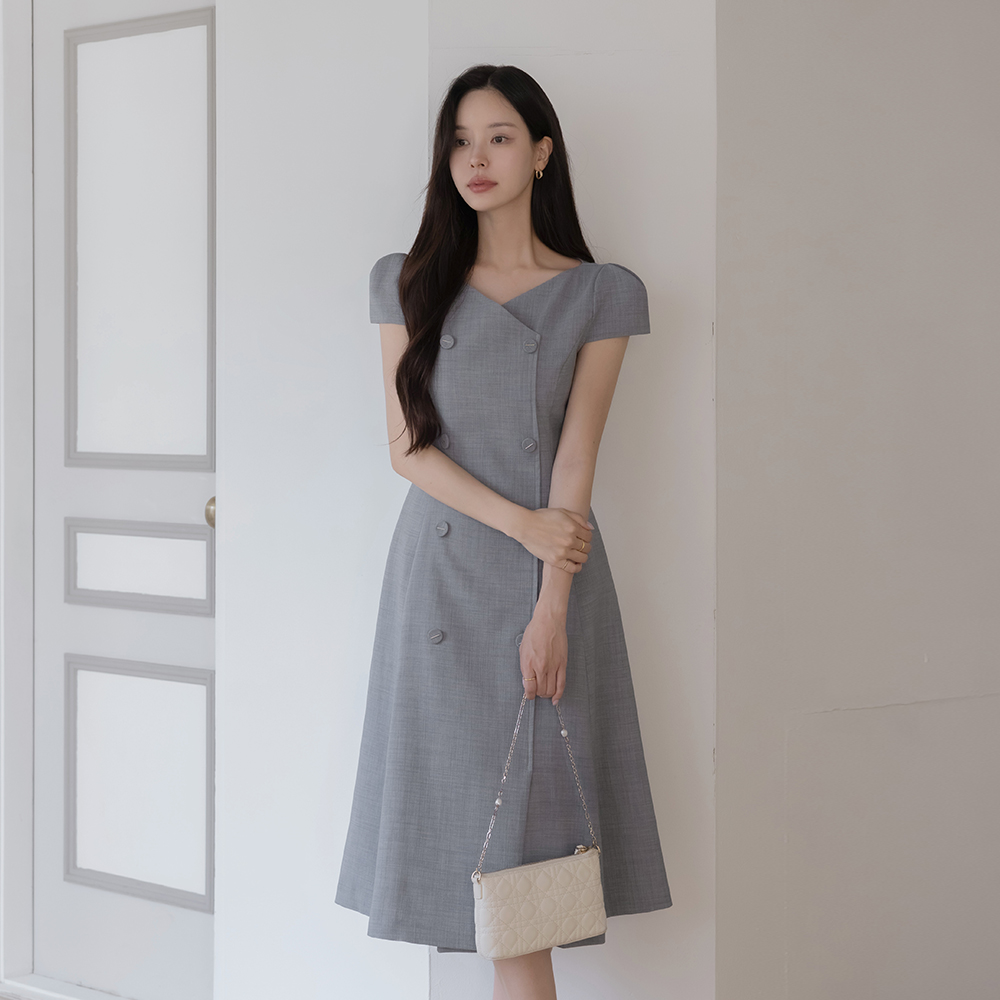 Sera 女性化的 泡泡袖 A字型 连衣裙