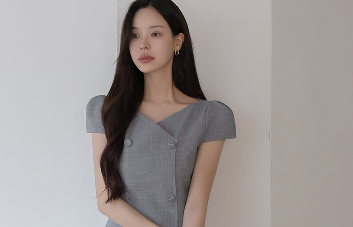 Sera 女性化的 泡泡袖 A字型 连衣裙