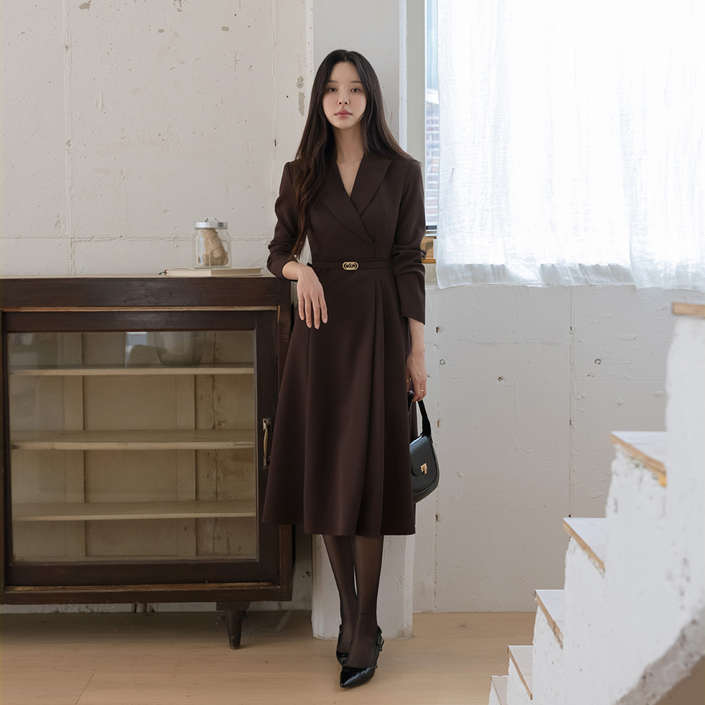 翻领 褶皱 A字型 连衣裙