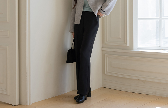 稍厚的 后侧松紧带 一字型 宽松长裤