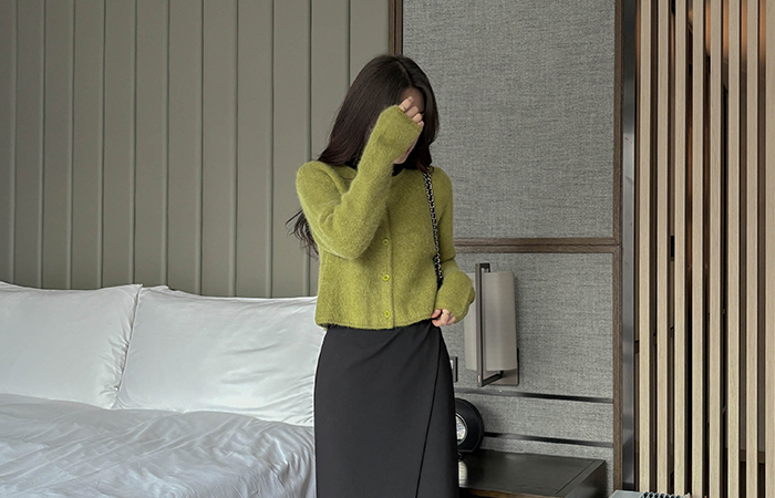 安哥拉 蓬松。 颜色 圆领 开衫