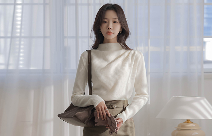 稍厚的 半高领 褶皱 Peach 条绒 针织衫