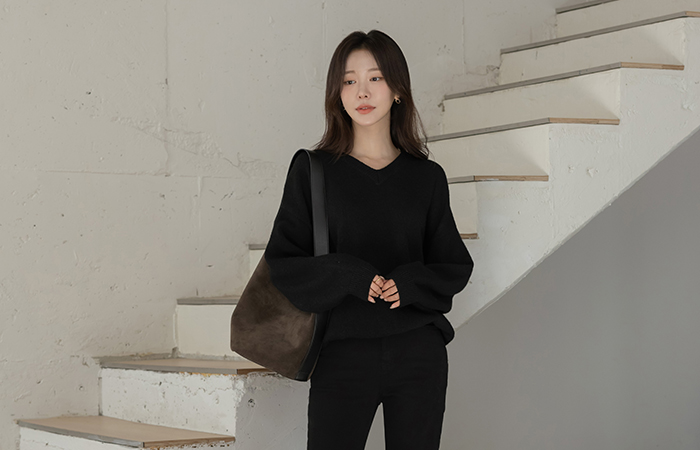 V领 稍厚的 宽松 羊毛 针织衫