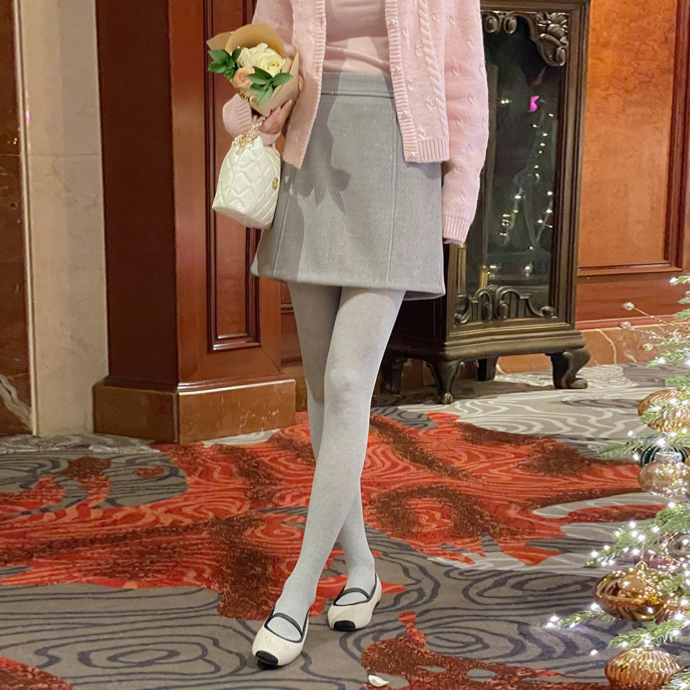 稍厚的 拉绒 内衬 后腰松紧带 A字型 迷你 裙子