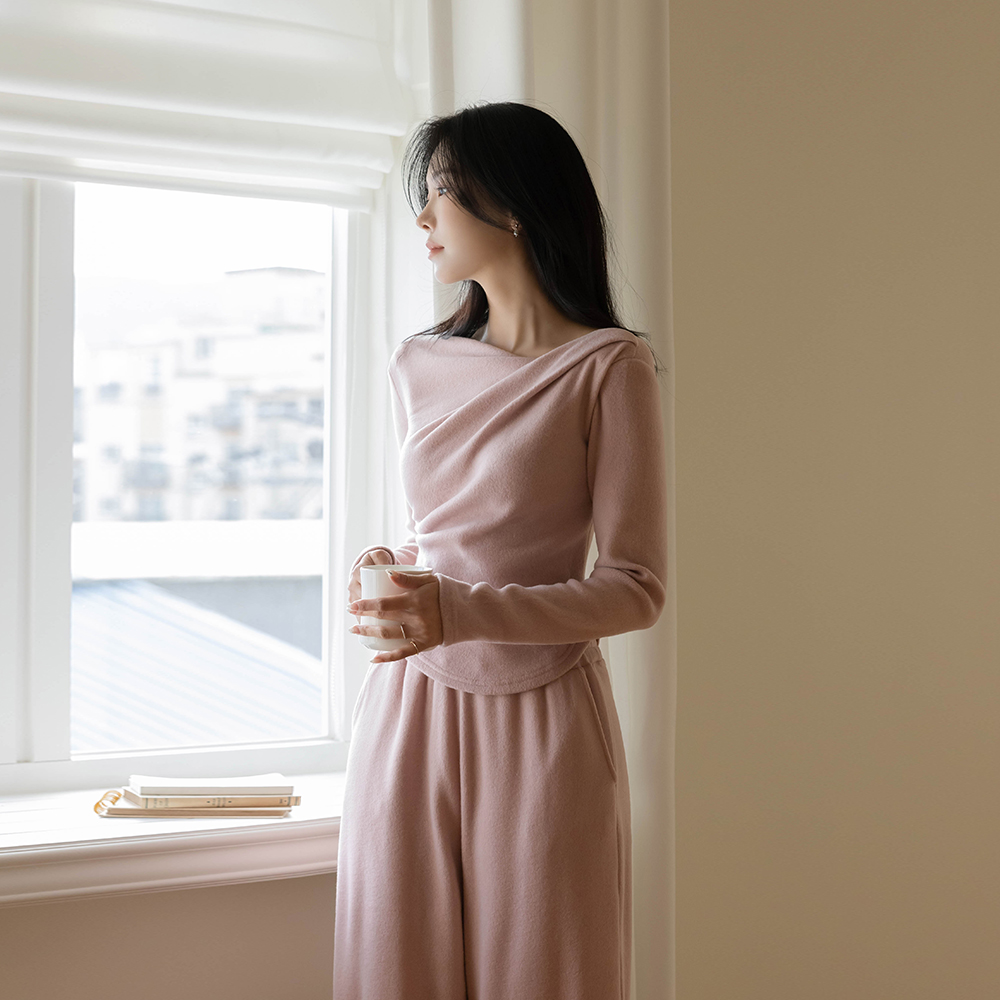 柔软的 겉기모 悬垂式 T恤衫&裤子 SET