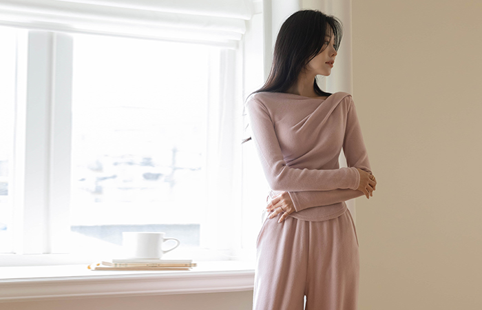 柔软的 겉기모 悬垂式 T恤衫&裤子 SET