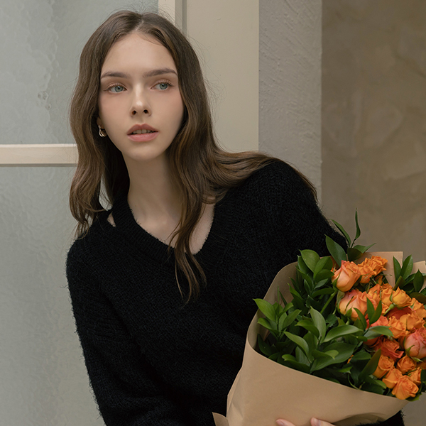 苗条 开口领子 ODE 针织衫