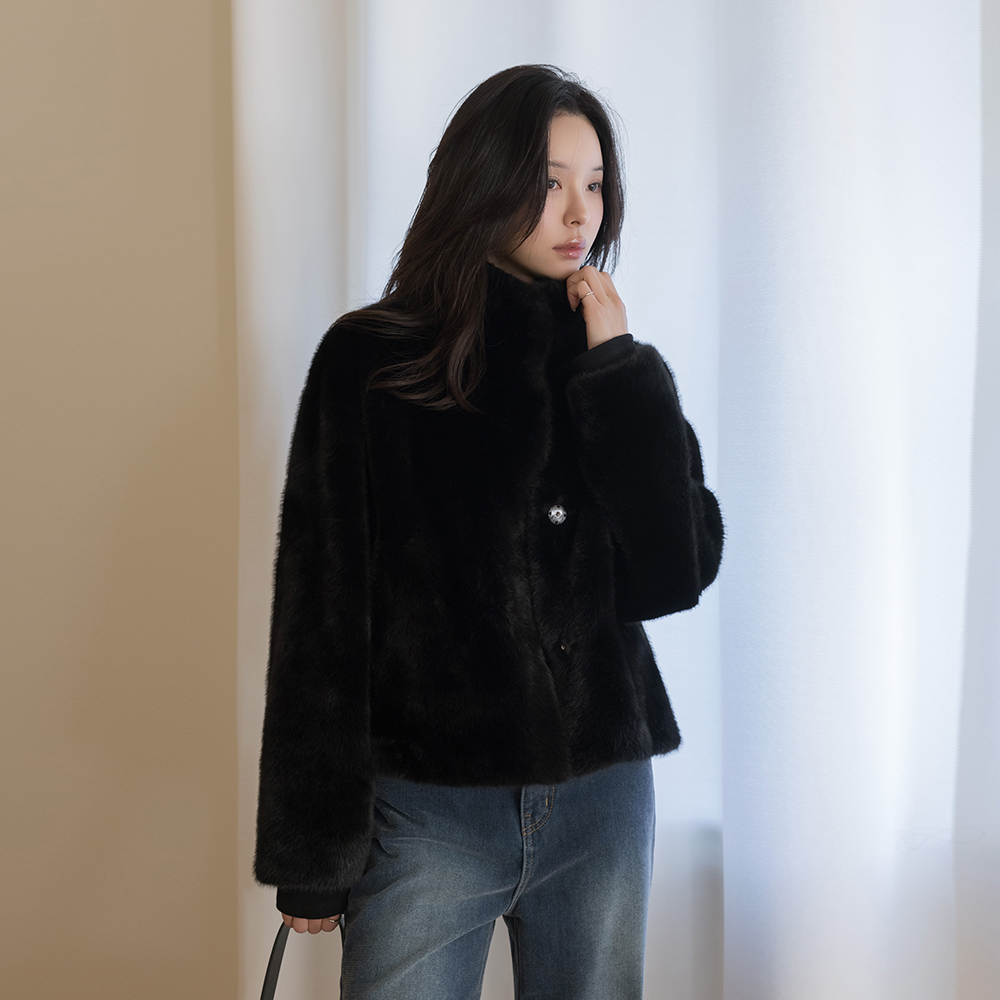 女性化的 剪影 高龄 丝滑 人造毛 夹克