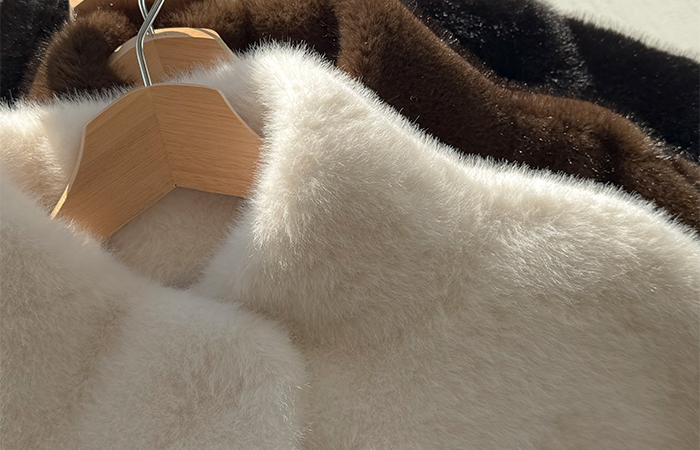 女性化的 剪影 高龄 丝滑 人造毛 夹克