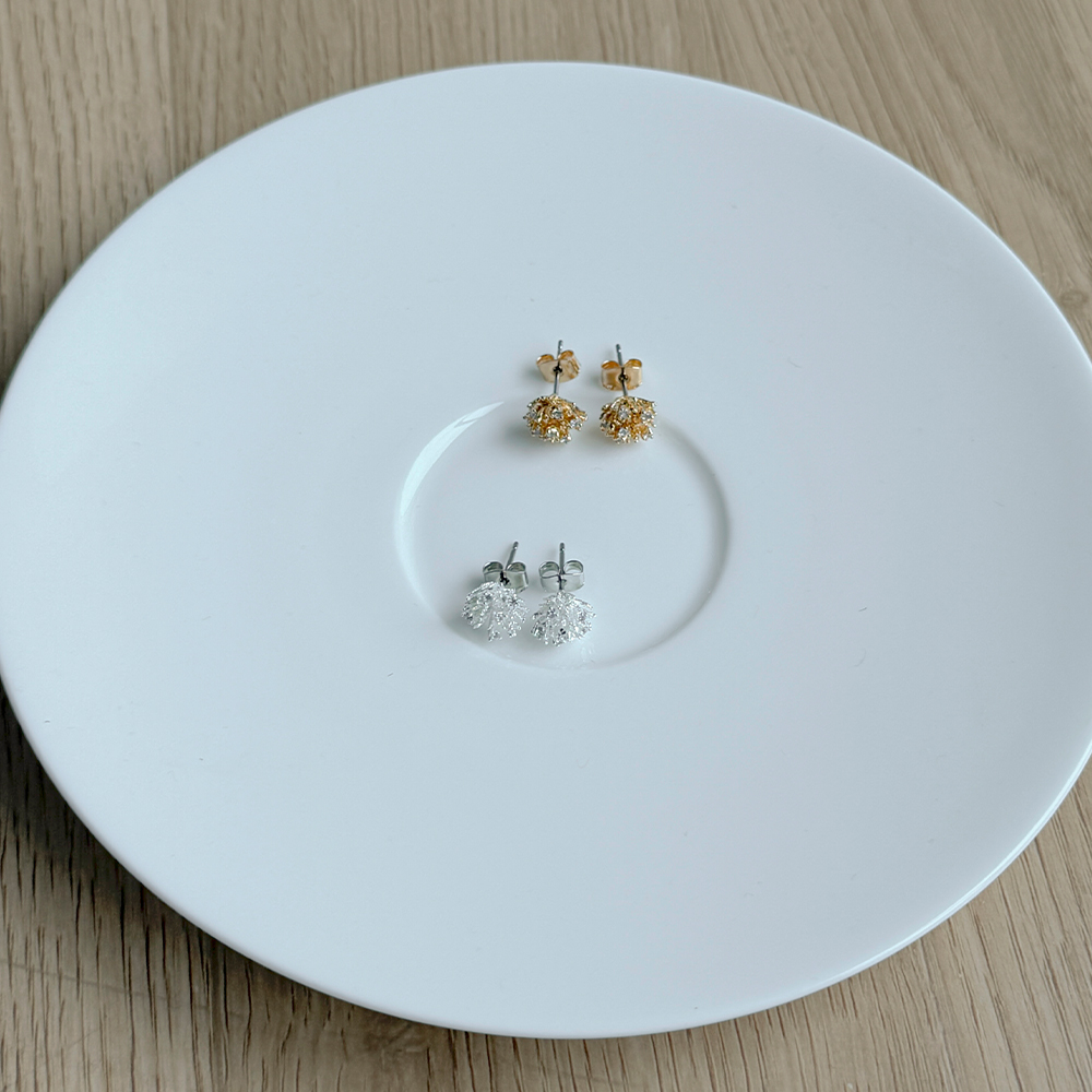 特征 镶钻 耳环