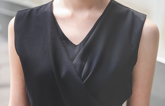 褶饰胸围交叉连衣裙