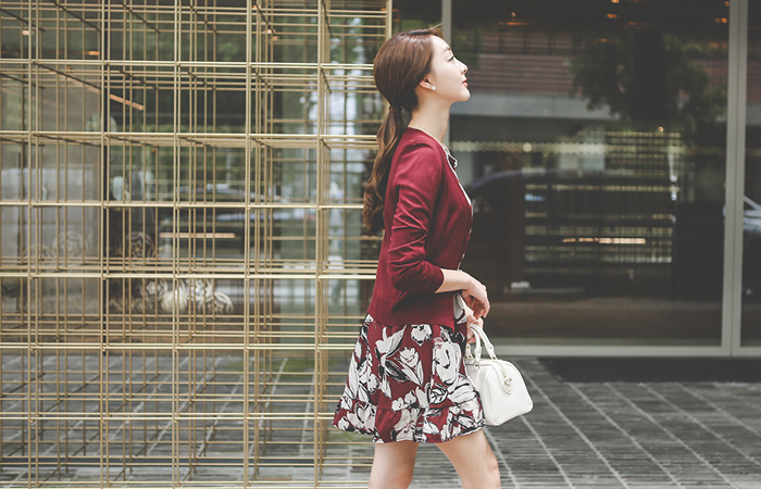 四个颜色基本的开衫（秋天）