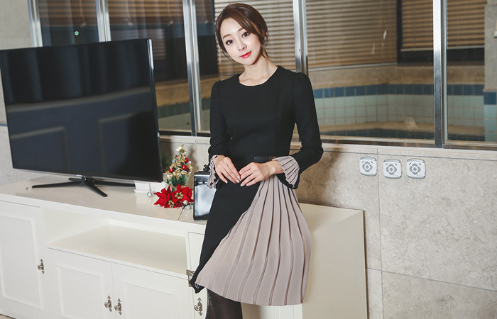 海伦百褶配色连衣裙