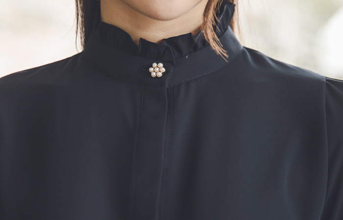 菊花荷叶边领珍珠女衬衫