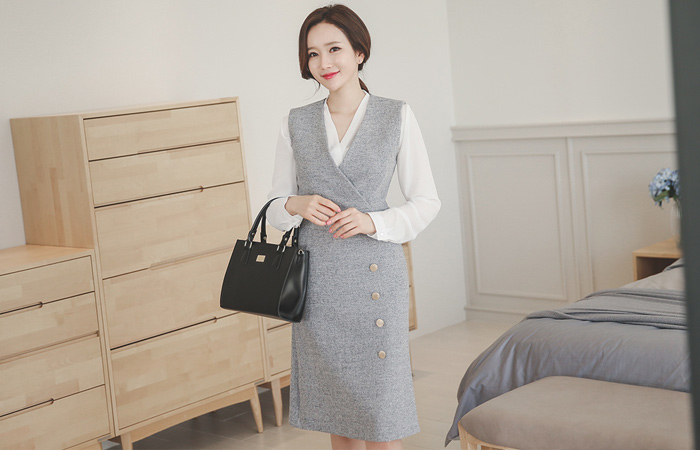 一个线条连衣裙素金按钮