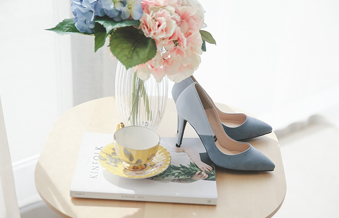 粉彩翻毛皮配色脚跟泵