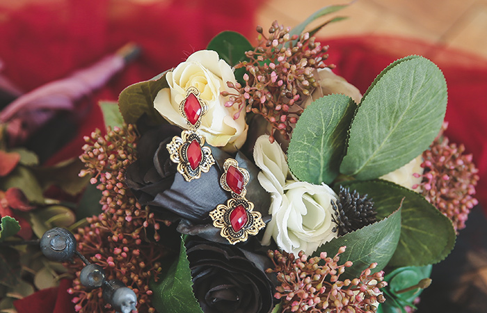 贵族古董金耳环