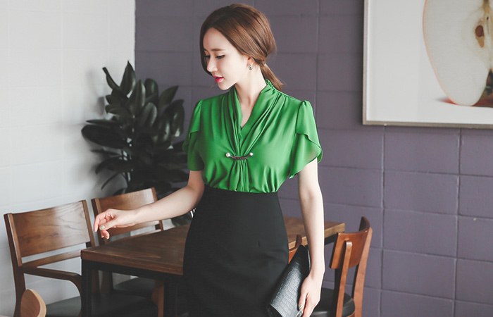 奢华裙搭珍珠胸针女衬衫