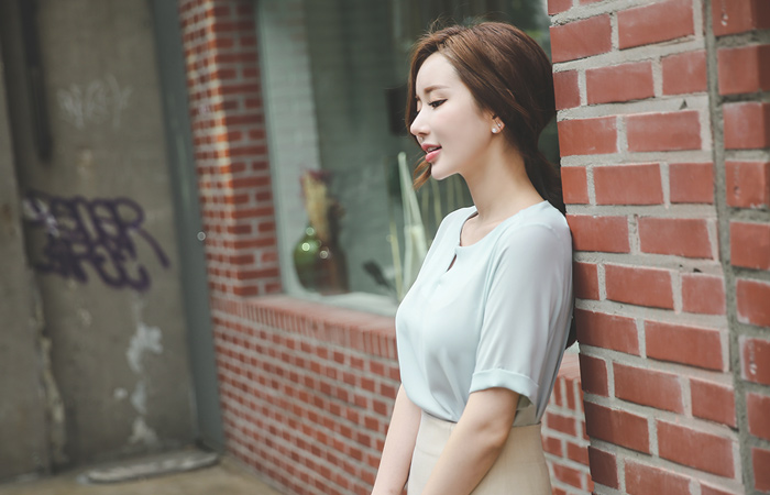 V teuim珍珠圆领女衬衫（短袖）