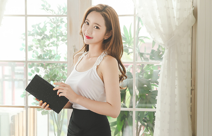 蕾丝图案长褶饰背心