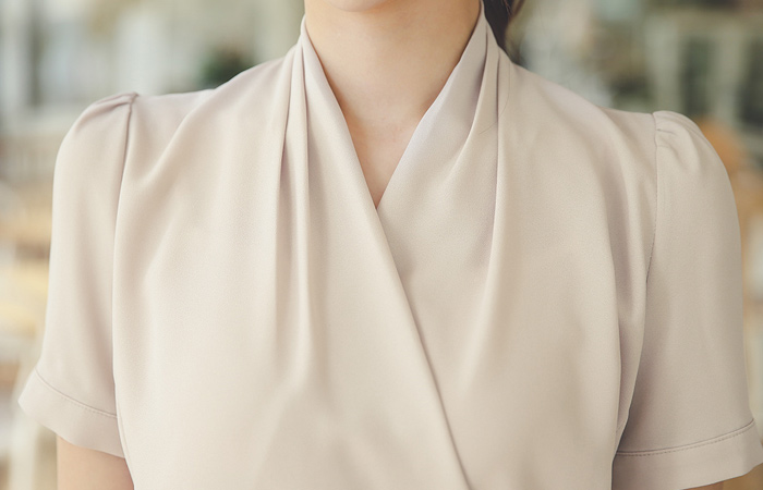 优雅珍珠胸针包女衬衫