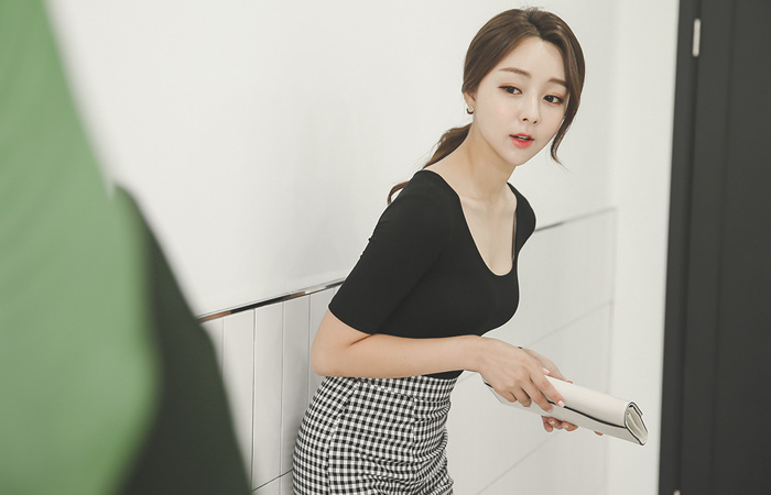 天丝修身U领短袖T恤