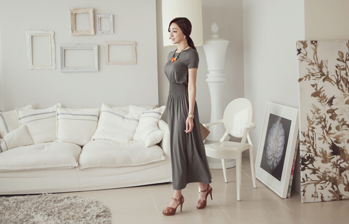 烟雾荣荣连衣裙