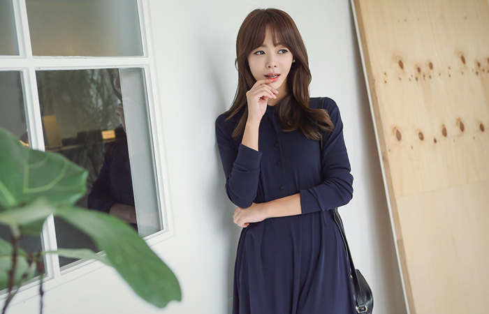 中国颈部按钮连衣裙