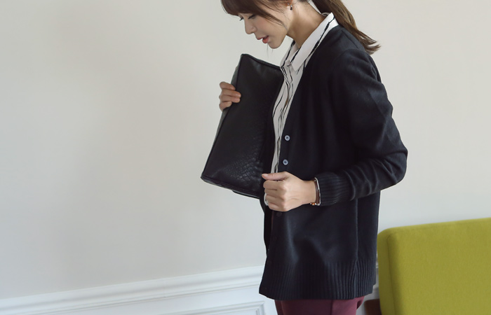 冬季基本的V字领开衫